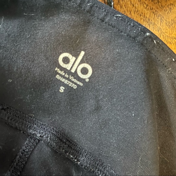 ALO yoga Coast Legging - Picture 7 of 9